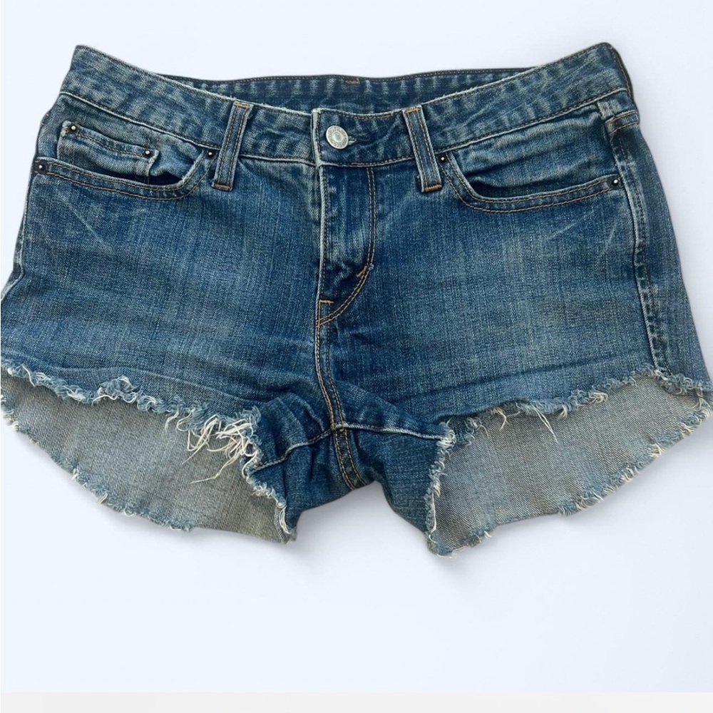 Vintage dark wash low/mid rise Levi shorts.